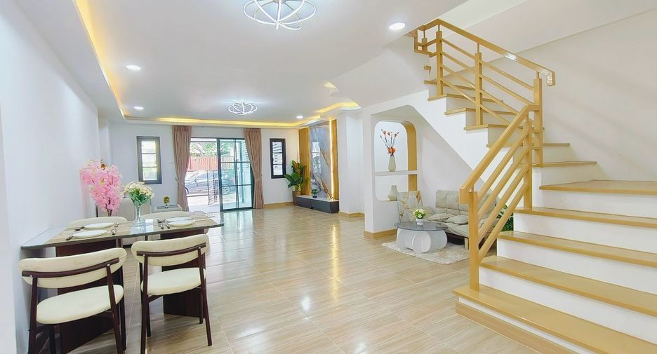 Casa adosada en venta de 3 habitaciones en Khan Na Yao, Bangkok