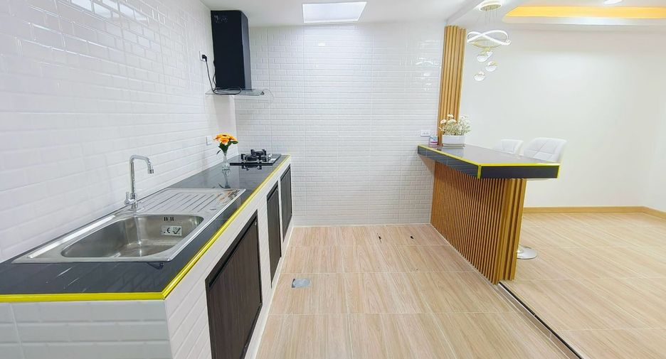 Casa adosada en venta de 3 habitaciones en Khan Na Yao, Bangkok