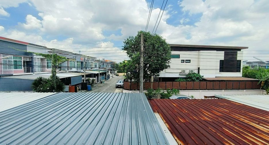 Casa adosada en venta de 3 habitaciones en Khan Na Yao, Bangkok