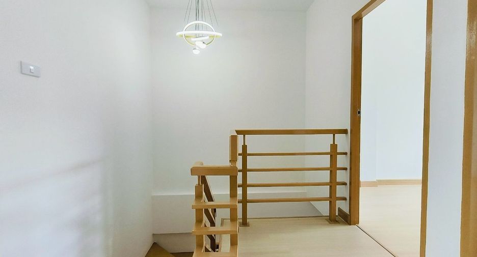 Casa adosada en venta de 3 habitaciones en Khan Na Yao, Bangkok