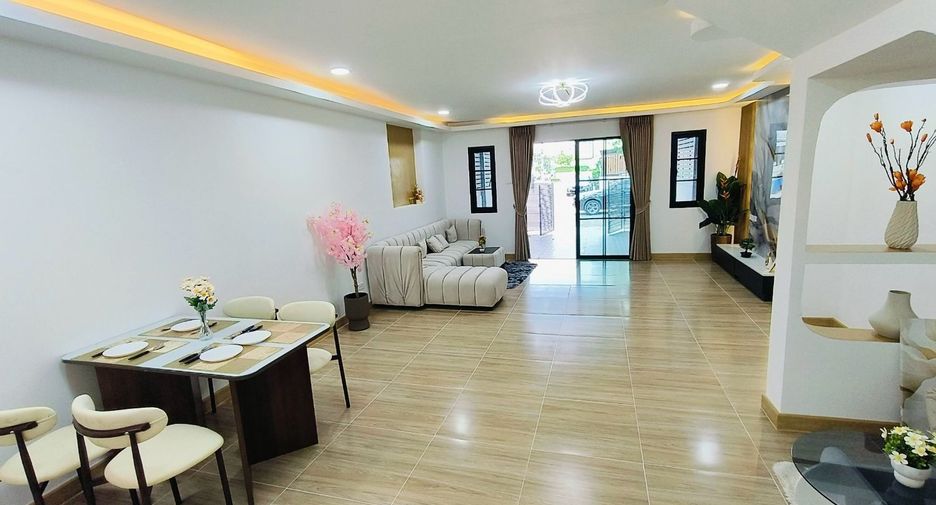 Casa adosada en venta de 3 habitaciones en Khan Na Yao, Bangkok