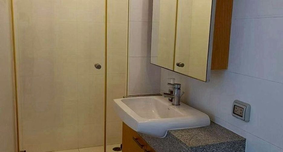 For rent and for sale 1 bed condo in Pathum Wan, Bangkok