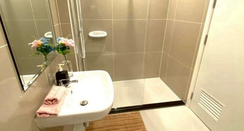 Casa en alquiler y en venta de 3 habitaciones en Saphan Sung, Bangkok