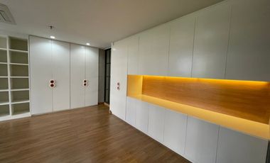 For rent そして for sale 3 ベッドルーム condo in Watthana, Bangkok