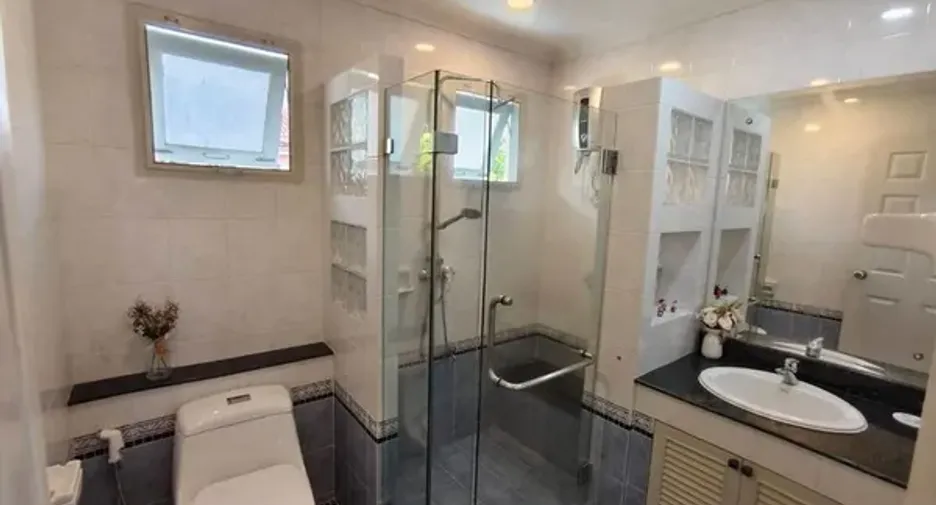出租 4 卧室 独立屋 在 Hang Dong, Chiang Mai