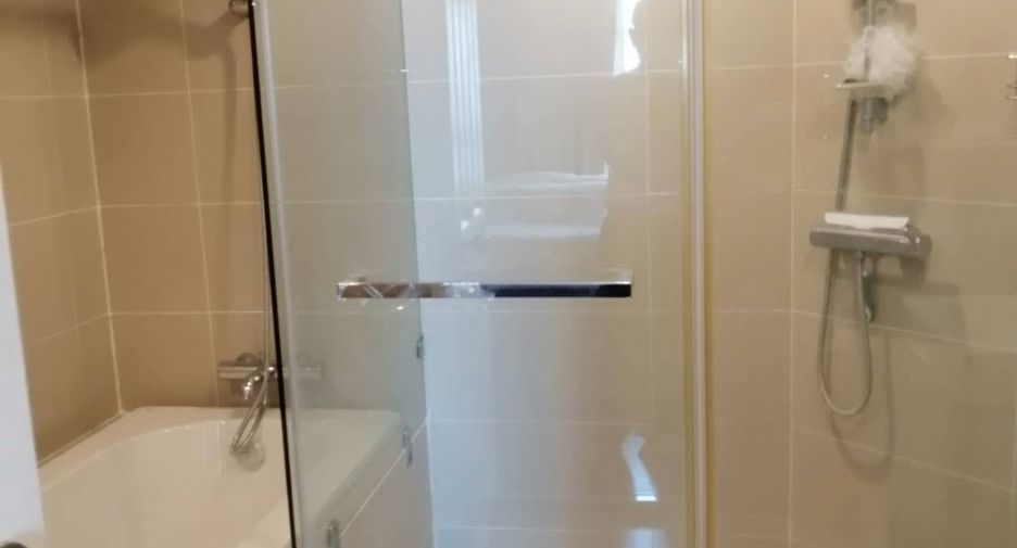 For rent そして for sale 2 ベッドルーム condo in Huai Khwang, Bangkok