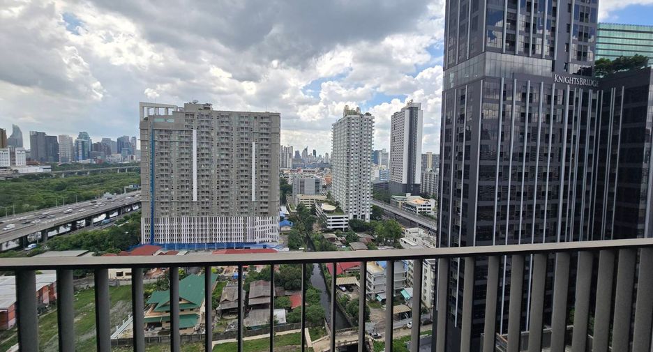 For sale 2 bedrooms condo in Huai Khwang, Bangkok