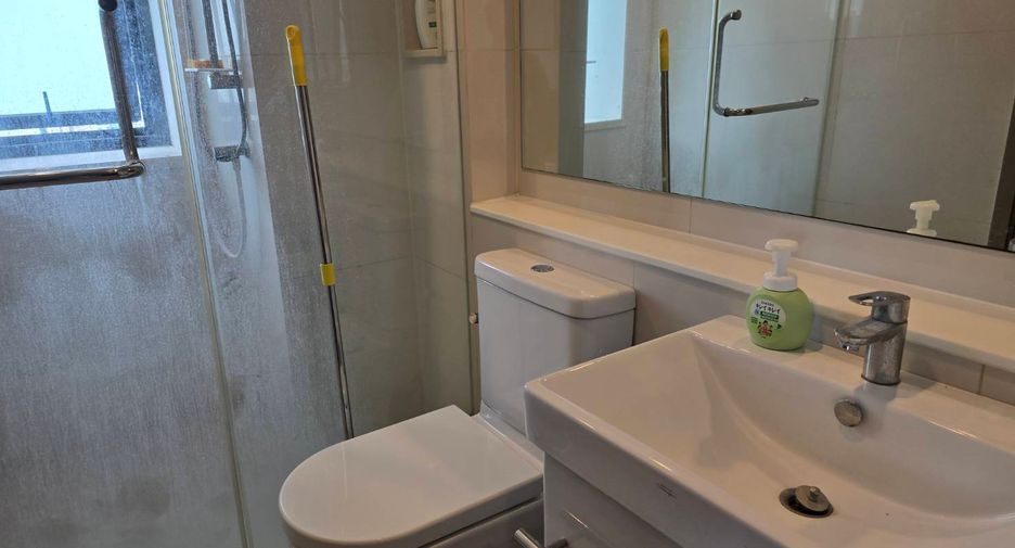 For sale 2 bedrooms condo in Huai Khwang, Bangkok
