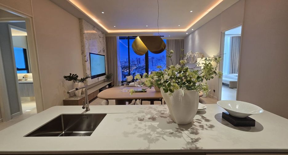 For sale 3 bedrooms condo in Khlong Toei, Bangkok