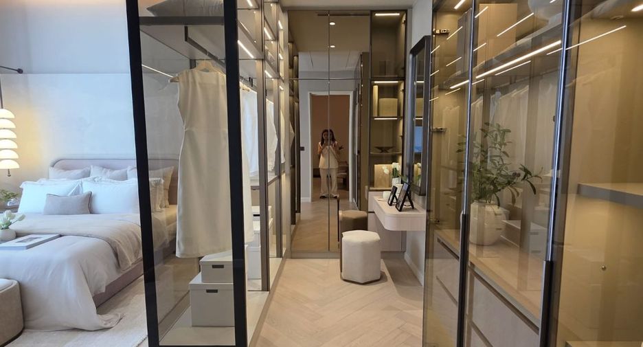 For sale 3 bedrooms condo in Khlong Toei, Bangkok