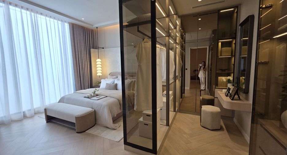 For sale 3 bedrooms condo in Khlong Toei, Bangkok