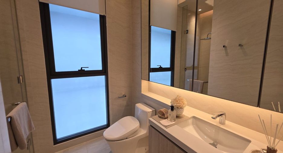 For sale 3 bedrooms condo in Khlong Toei, Bangkok