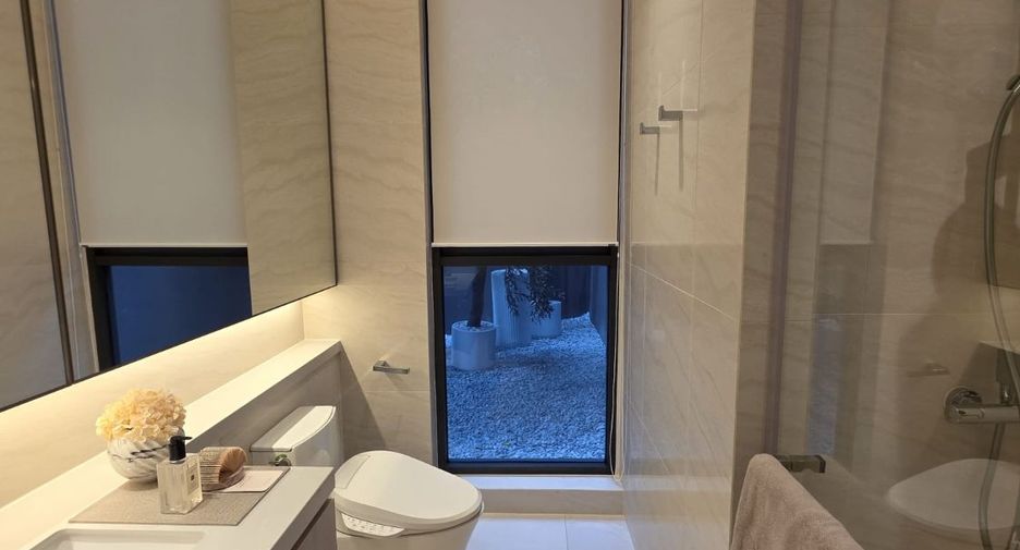 For sale 3 bedrooms condo in Khlong Toei, Bangkok