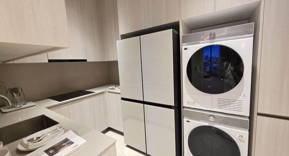 For sale 3 bedrooms condo in Khlong Toei, Bangkok