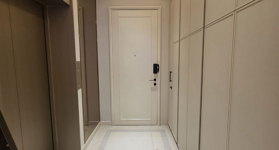 For sale 3 bedrooms condo in Khlong Toei, Bangkok