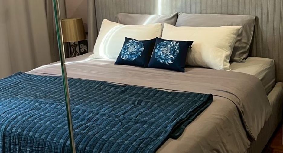 For rent 2 bedrooms condo in Pathum Wan, Bangkok