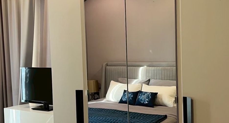 For rent 2 bedrooms condo in Pathum Wan, Bangkok