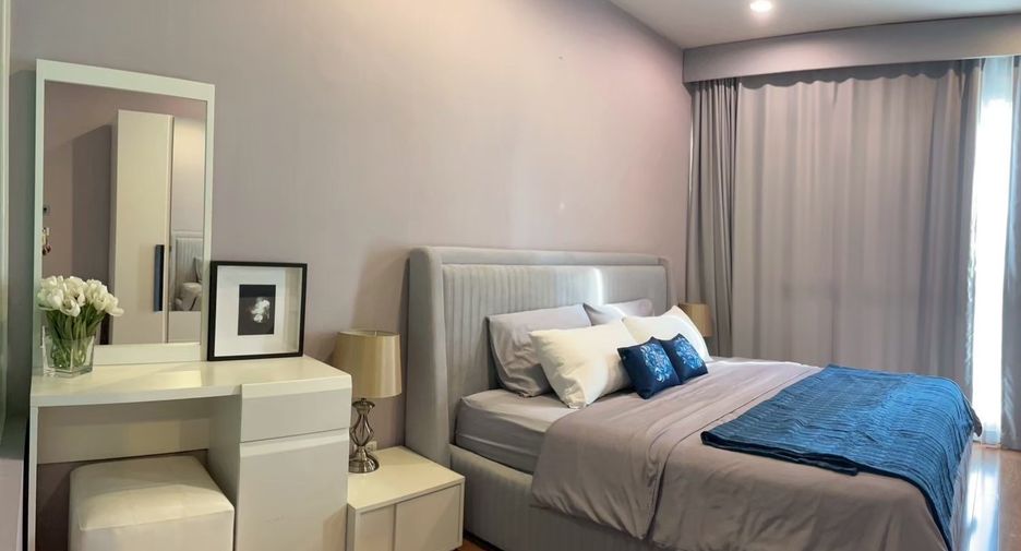 For rent 2 bedrooms condo in Pathum Wan, Bangkok