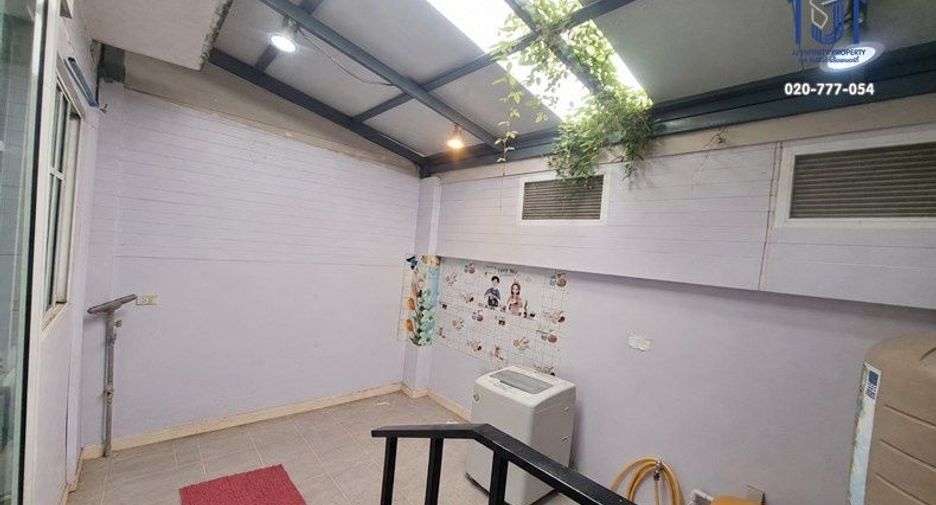 À vendre 3 chambres maison de ville à Bueng Kum, Bangkok