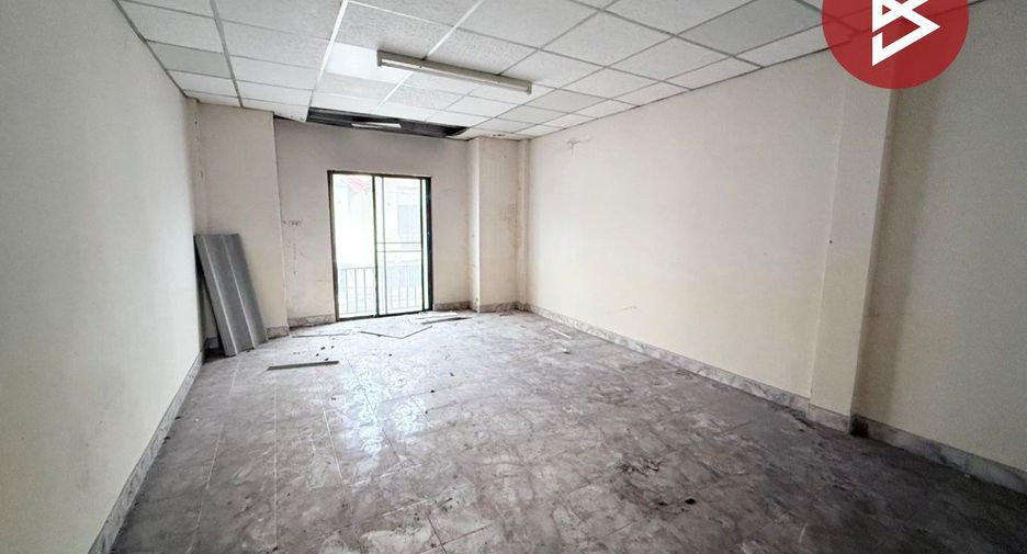 出售 2 卧室 商业空间 在 Si Racha, Chon Buri