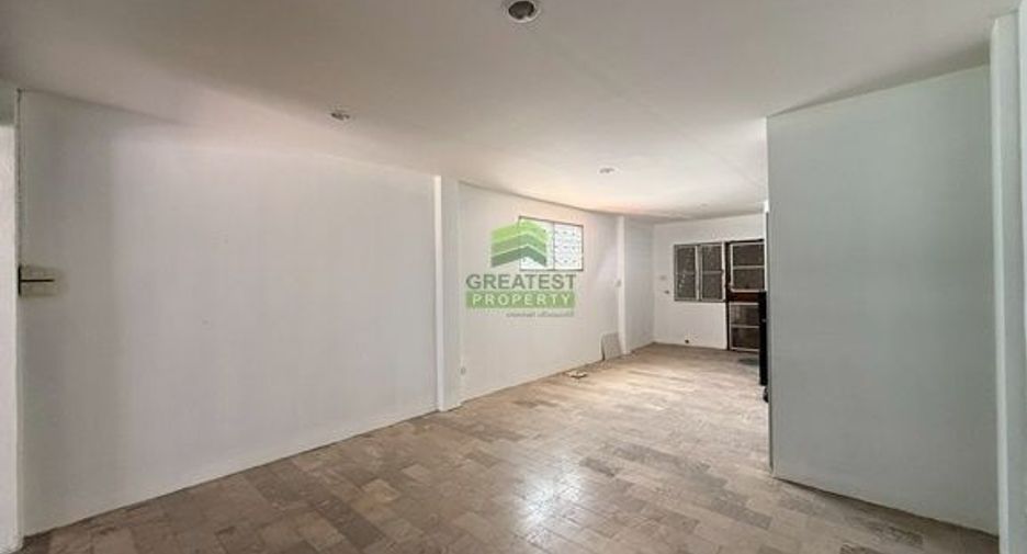 For sale 3 bedrooms townhouse in Sai Noi, Nonthaburi
