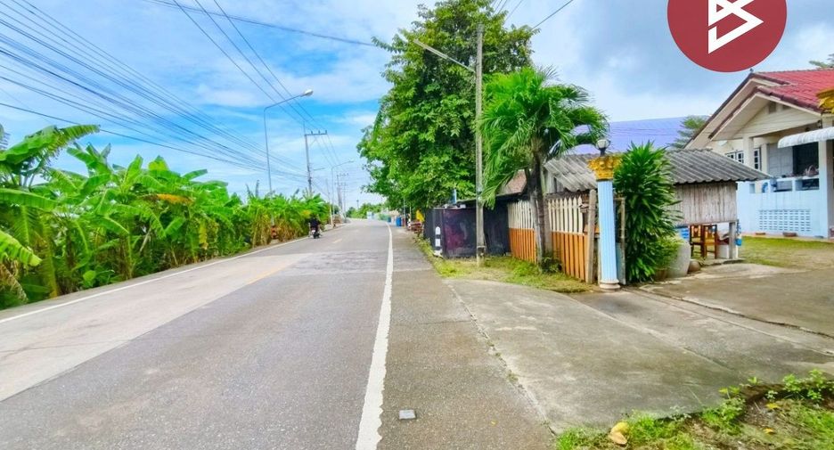 Casa en venta de 5 habitaciones en Krathum Baen, Samut Sakhon