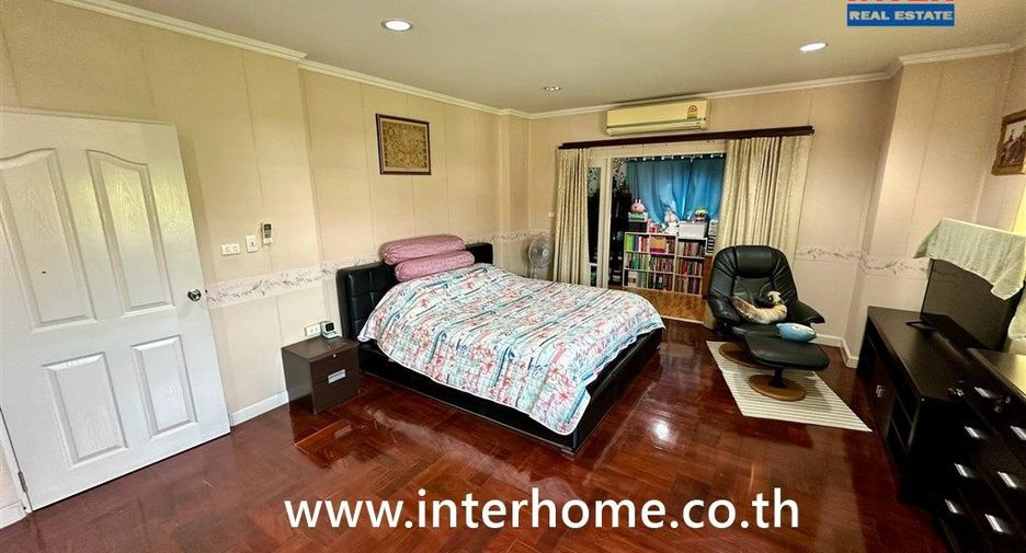 For sale 4 bedrooms house in Mueang Nonthaburi, Nonthaburi