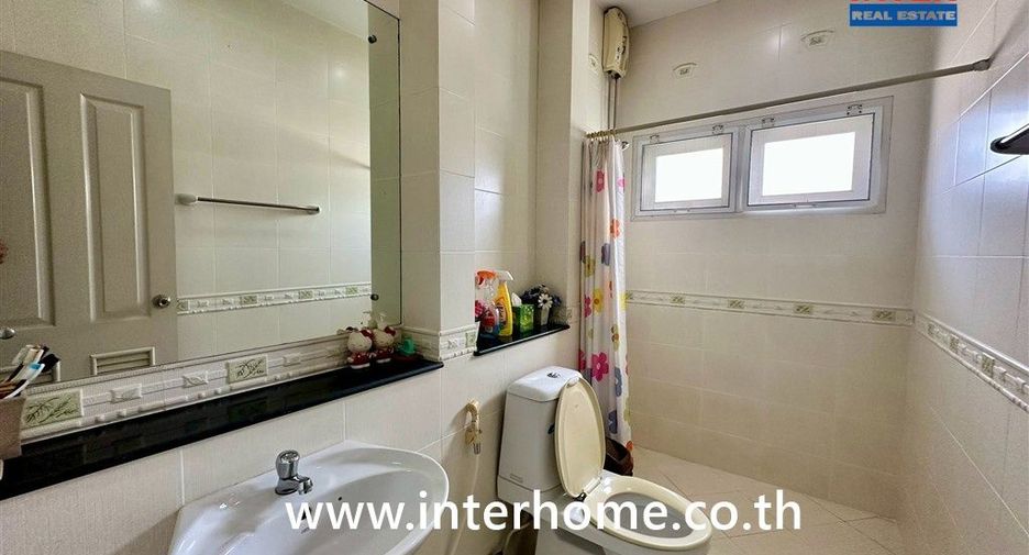 For sale 4 bedrooms house in Mueang Nonthaburi, Nonthaburi