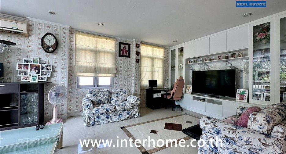 For sale 4 bedrooms house in Mueang Nonthaburi, Nonthaburi