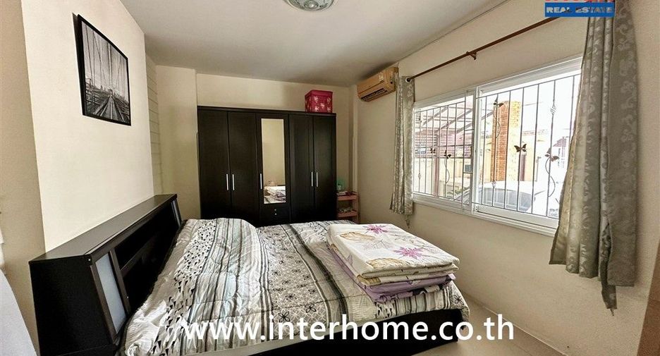 For sale 4 bedrooms house in Mueang Nonthaburi, Nonthaburi