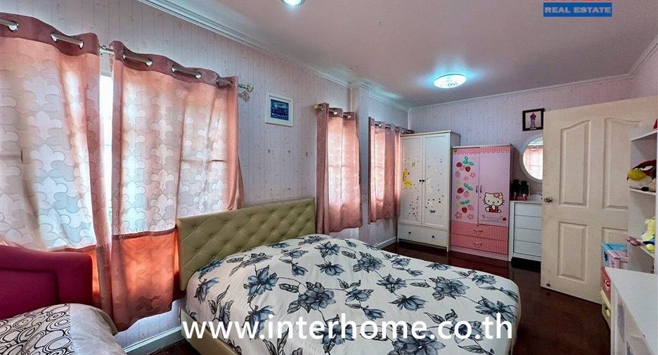 For sale 4 bedrooms house in Mueang Nonthaburi, Nonthaburi