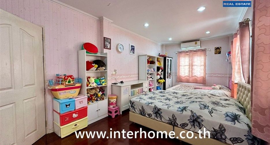 For sale 4 bedrooms house in Mueang Nonthaburi, Nonthaburi