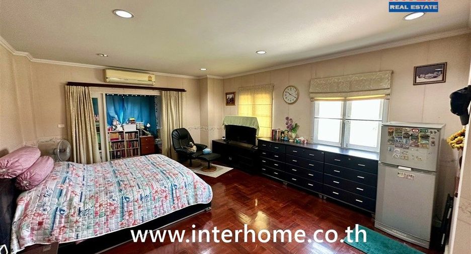 For sale 4 bedrooms house in Mueang Nonthaburi, Nonthaburi