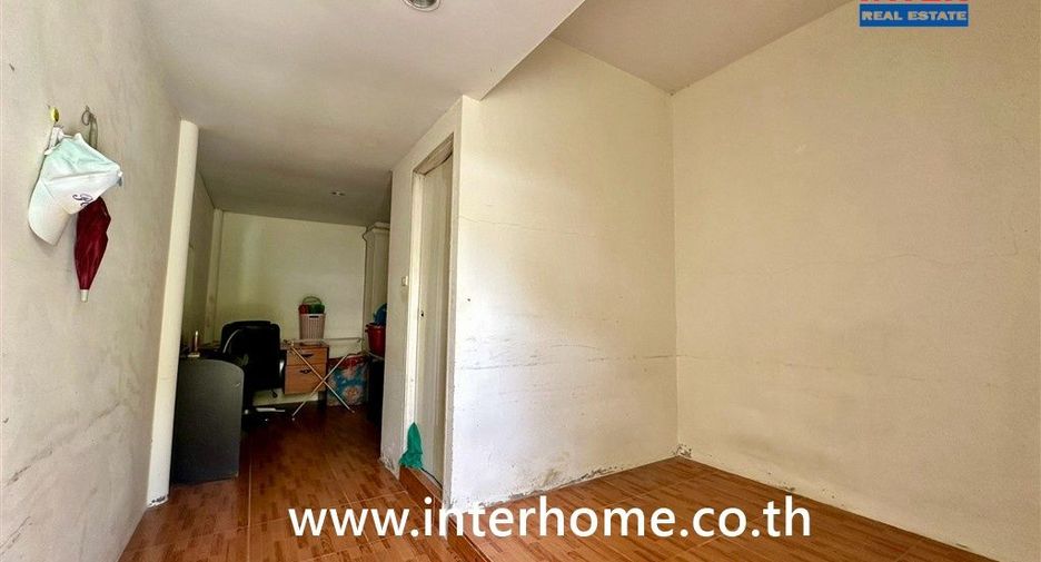 For sale 4 bedrooms house in Mueang Nonthaburi, Nonthaburi