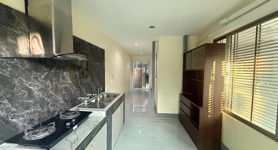 For rent 3 bedrooms house in Suan Luang, Bangkok