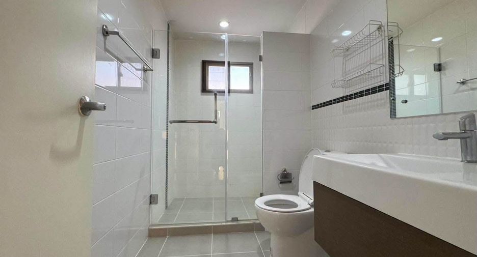 For rent 3 bedrooms house in Suan Luang, Bangkok