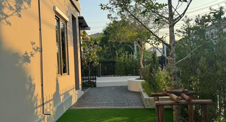 For rent 3 bedrooms house in Suan Luang, Bangkok