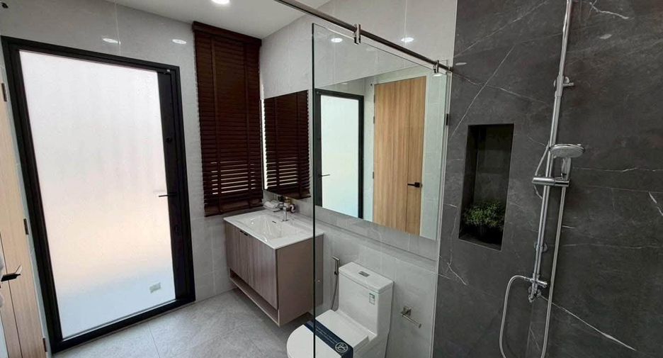 Casa en venta de 4 habitaciones en Lat Krabang, Bangkok