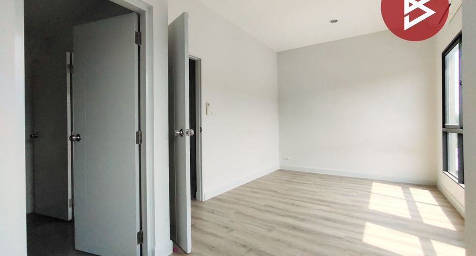 Продажа 3 спальни таунхаус в Mueang Pathum Thani, Патумтани