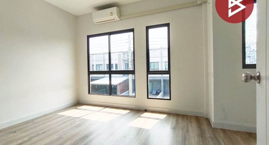 Продажа 3 спальни таунхаус в Mueang Pathum Thani, Патумтани