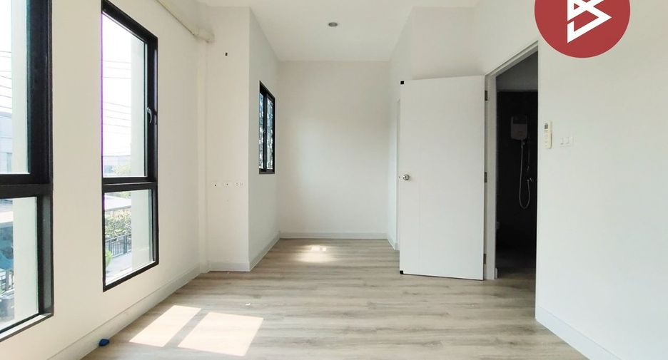Продажа 3 спальни таунхаус в Mueang Pathum Thani, Патумтани