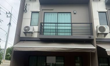 For rent 3 bedrooms townhouse in Prawet, Bangkok