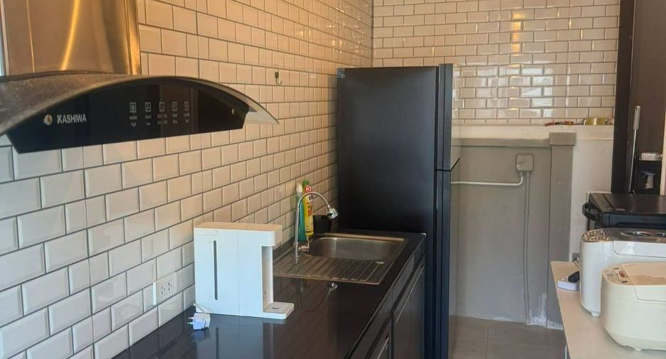 For rent 3 bedrooms townhouse in Prawet, Bangkok
