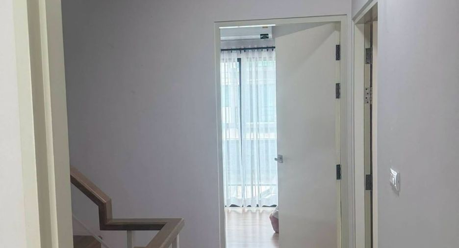 For rent 3 bedrooms townhouse in Prawet, Bangkok