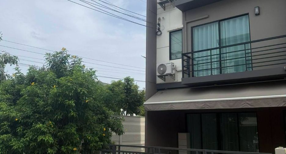 For rent 3 bedrooms townhouse in Prawet, Bangkok