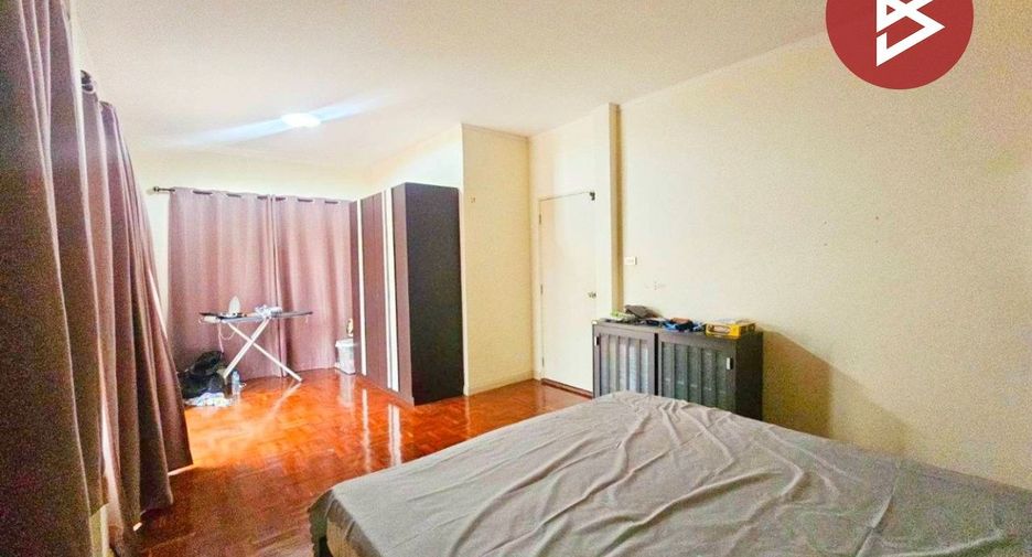 For sale 4 bedrooms house in Khlong Sam Wa, Bangkok