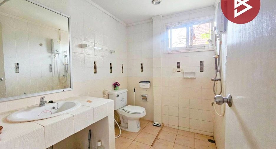For sale 4 bedrooms house in Khlong Sam Wa, Bangkok