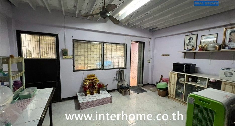 Reihenhaus zum Kauf mit 2 Zimmer in Mueang Samut Prakan, Samut Prakan