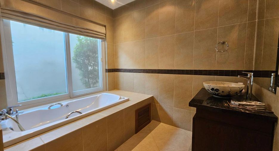 For rent 3 bedrooms house in Bang Lamung, Chonburi