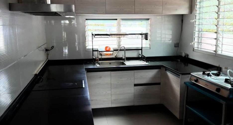Haus zur Miete mit 4 Zimmer in Bang Phli, Samut Prakan